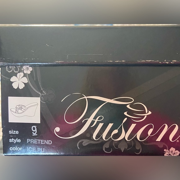 Fusion Size 9 Platform Sandals NIB - Picture 4 of 4
